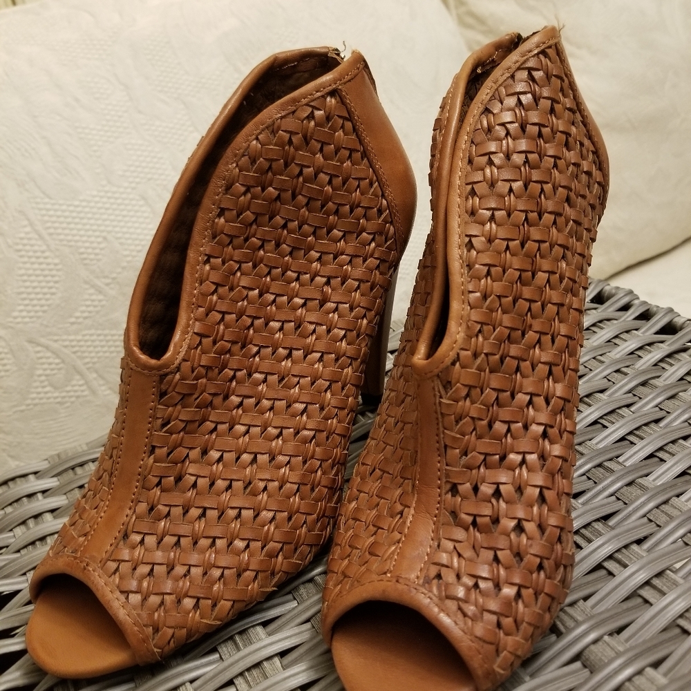 Vince Camuto Womans Heel